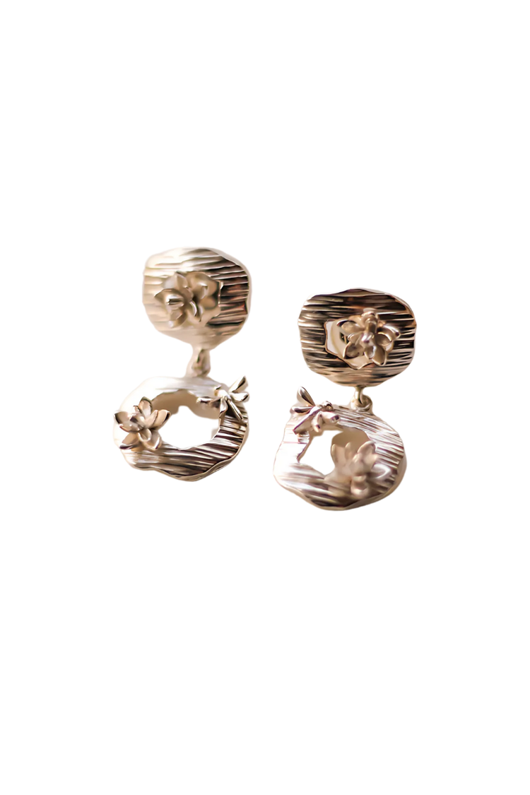Dragonfly In A Pond Stud Earrings (Silver)