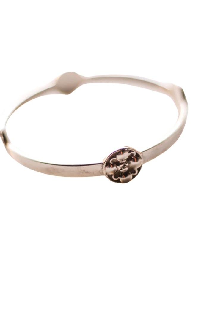 Floral Motif Bangle (Silver)