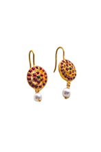 Load image into Gallery viewer, Meenakshi Circle With Pearl Earring
