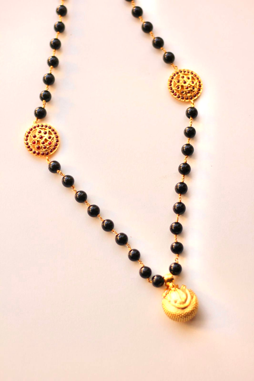 Black Onyx Temple Circle Necklace (Gold-Plated)
