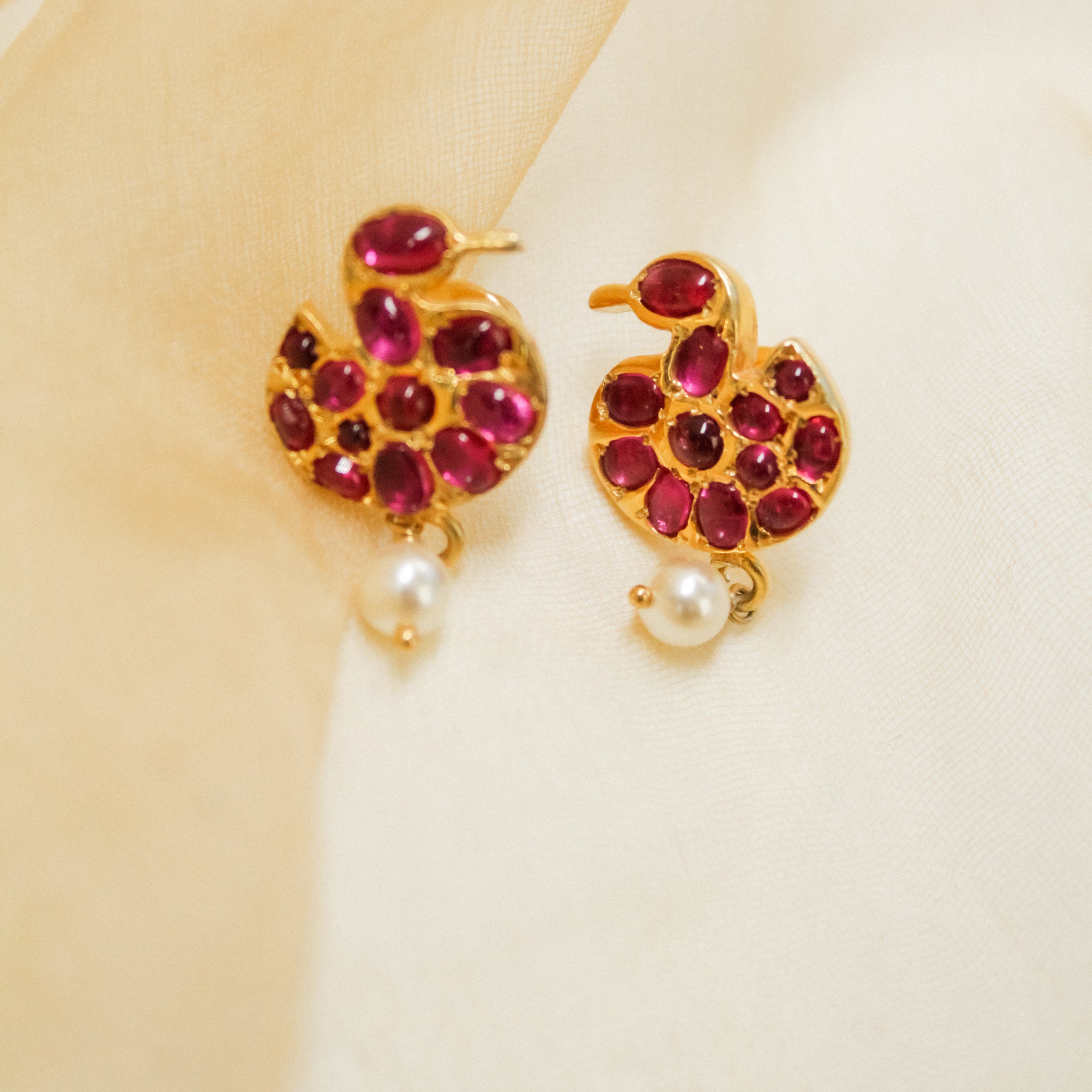 Swan Pearl Stud