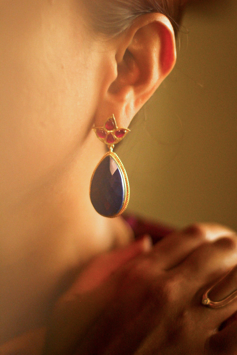 Bloom Lotus Lapis Stud Earrings (Gold-plated)