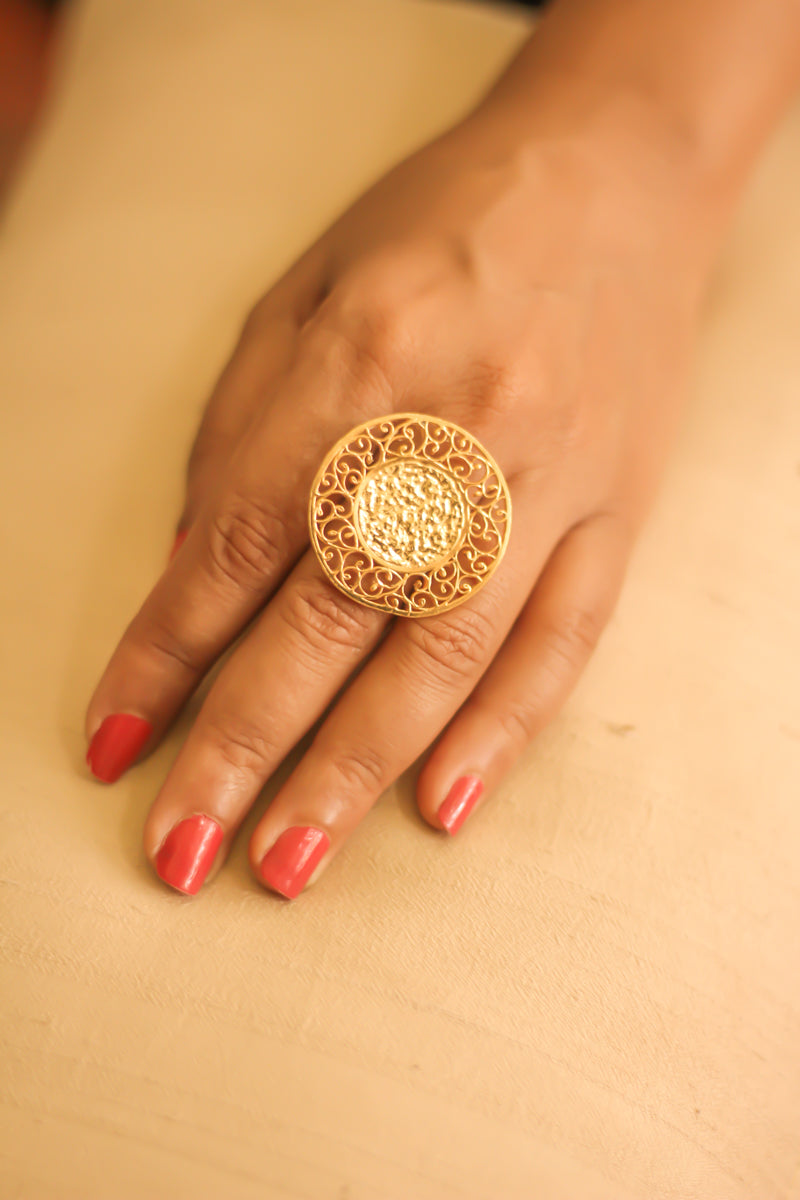 Beaten Circle Filigree Ring (Gold-Plated)