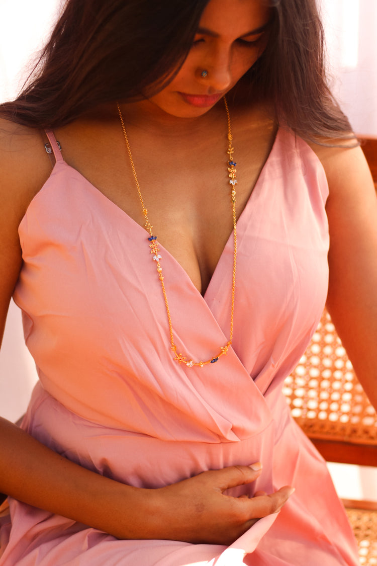 Kamadeva's Blooming Arrow Arch Necklace - Gold