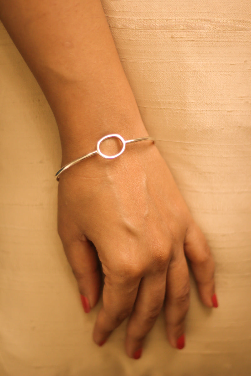 Hollow Circle Bangle (Silver)