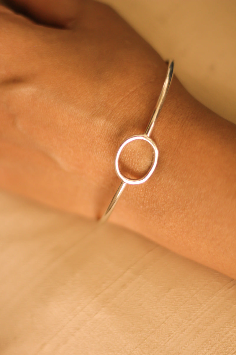 Hollow Circle Bangle (Silver)