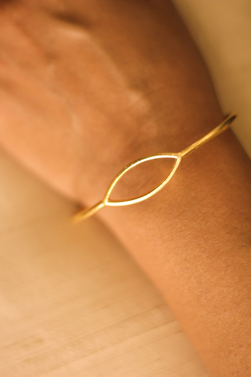 Hollow Diamond Bangle (Gold-Plated)
