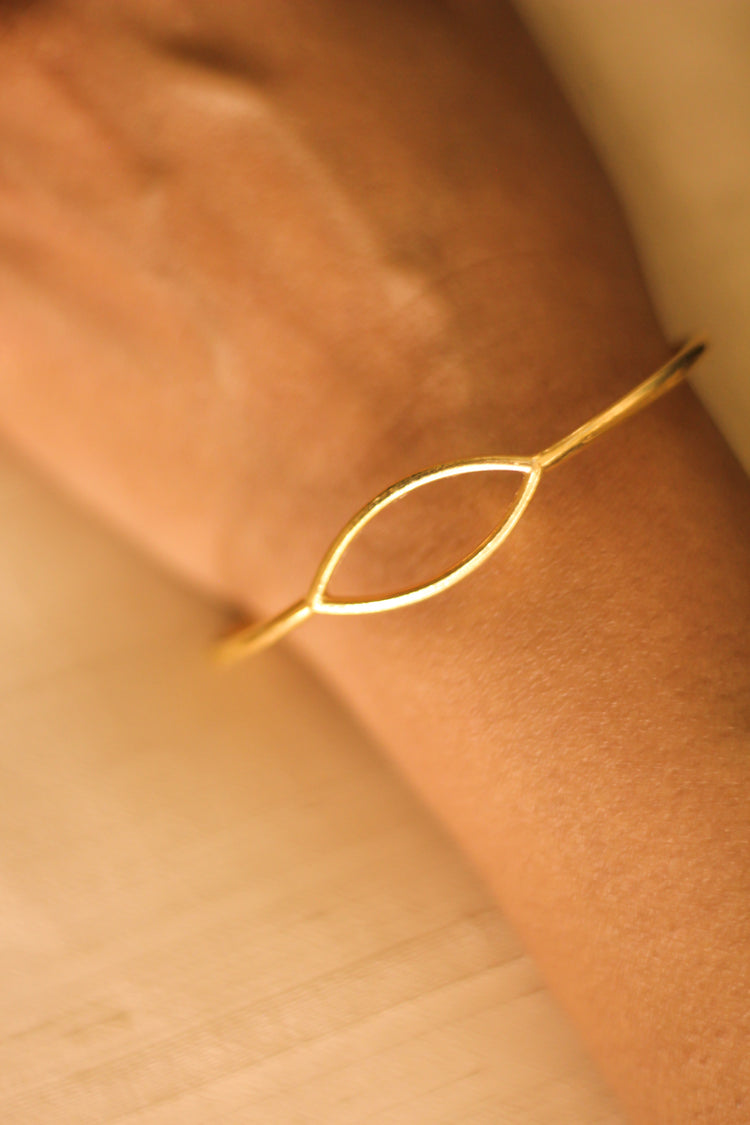 Hollow Diamond Bangle (Gold-Plated)