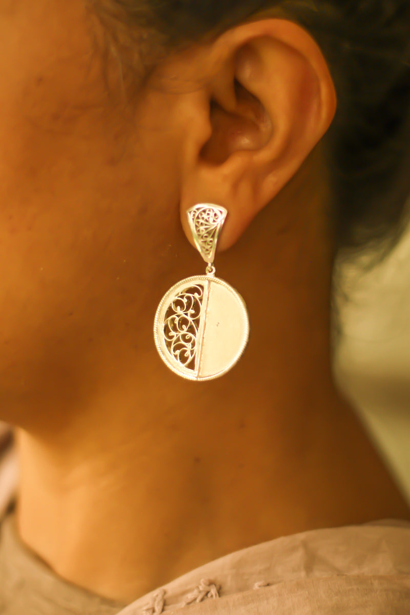 Filigree Circle Stud Earrings (Silver)