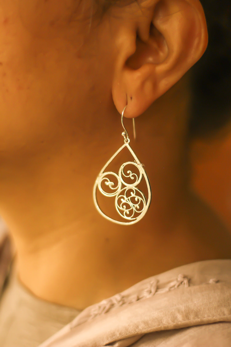 Filigree Waterdrop Hoop Earrings (Silver)