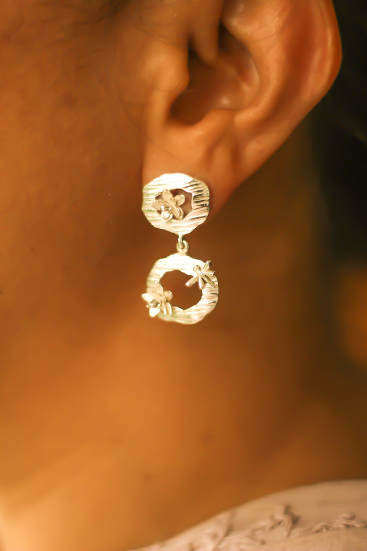 Dragonfly In A Pond Stud Earrings (Silver)