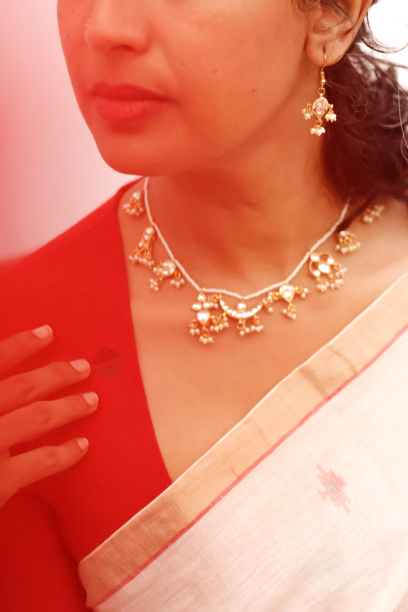 Chaand Kundan Necklace With Earrings ( Gold )