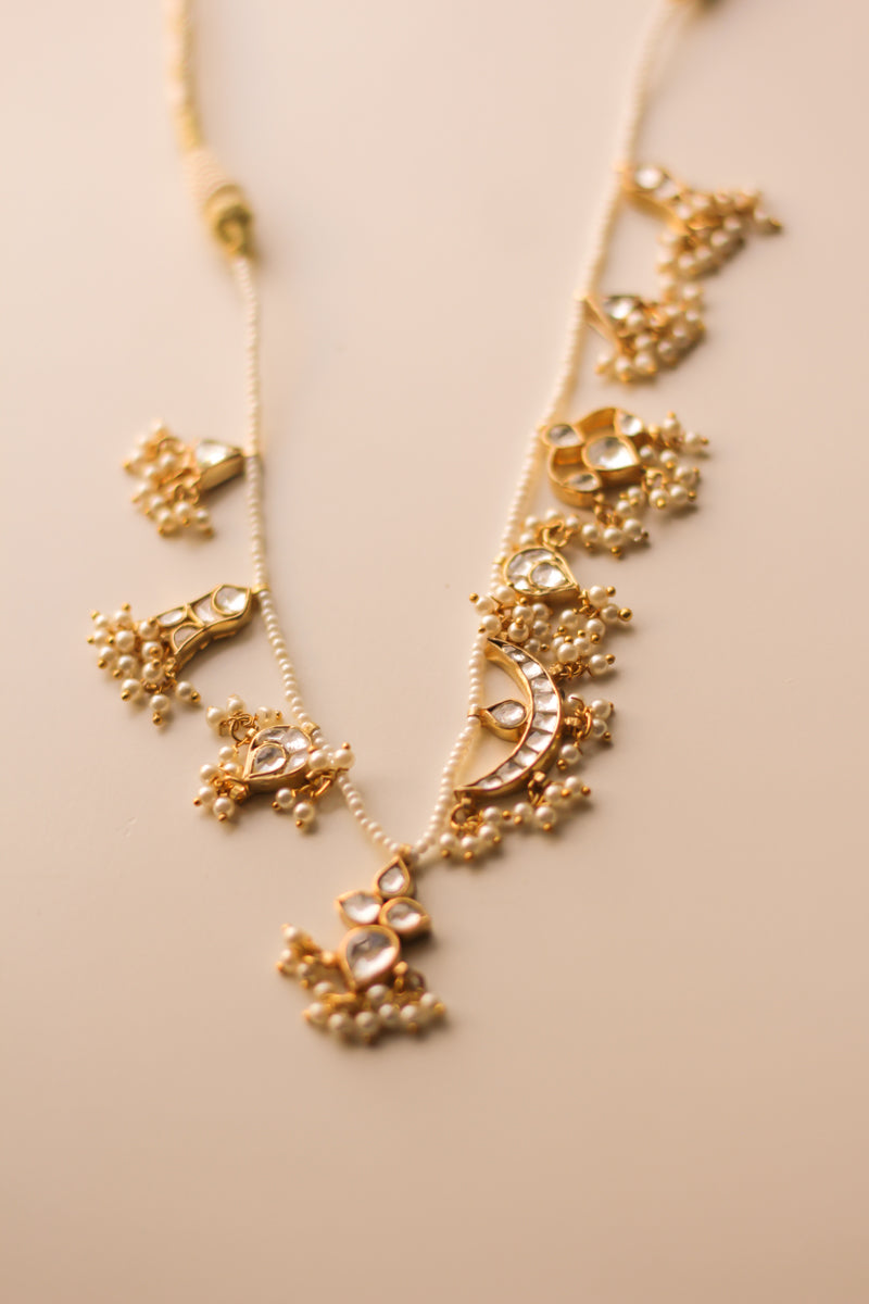 Chaand Kundan Necklace With Earrings ( Gold )