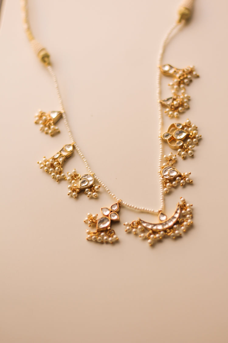 Chaand Kundan Necklace With Earrings ( Gold )