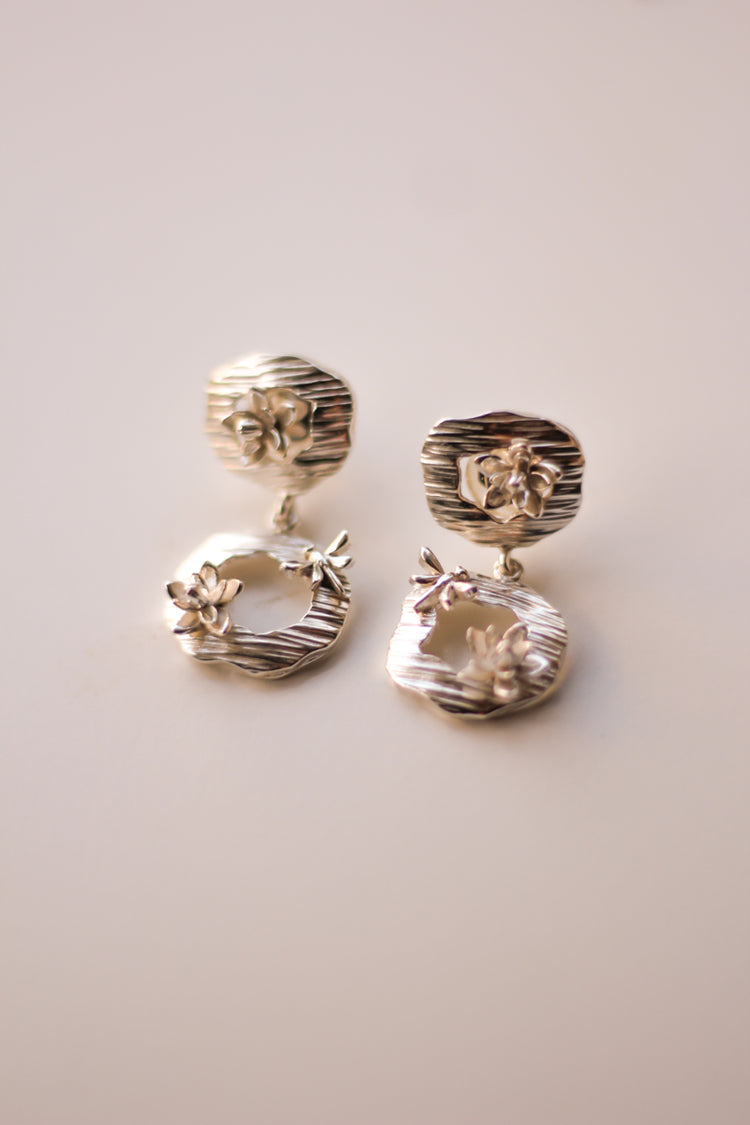 Dragonfly In A Pond Stud Earrings (Silver)