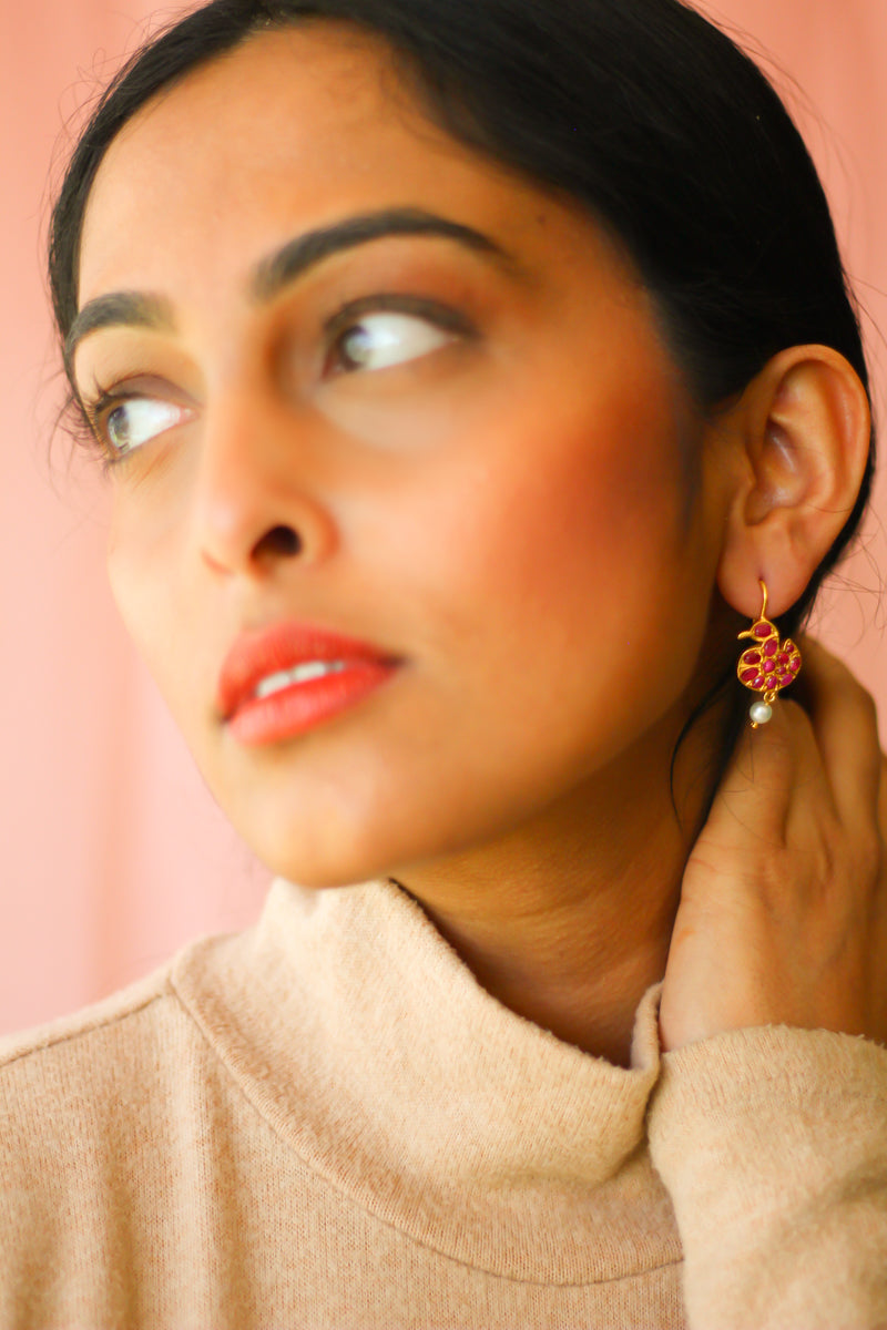 Hamsa With Pearl Hoop Earrings (Gold-plated)