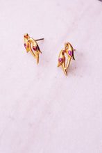 Load image into Gallery viewer, Parrots In Love Stud (Gold-plated)
