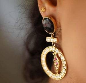 Parrots In A Ring Black Onyx Studs